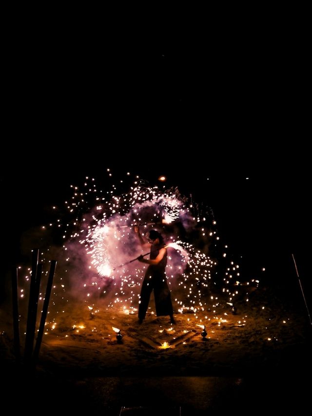 มาดูโชว์ควงกระบองไฟที่ภูเก็ต