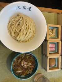 🌆 東京市區一日遊：銀座購物與築地海鮮的經典味蕾之旅！🛍️🍣