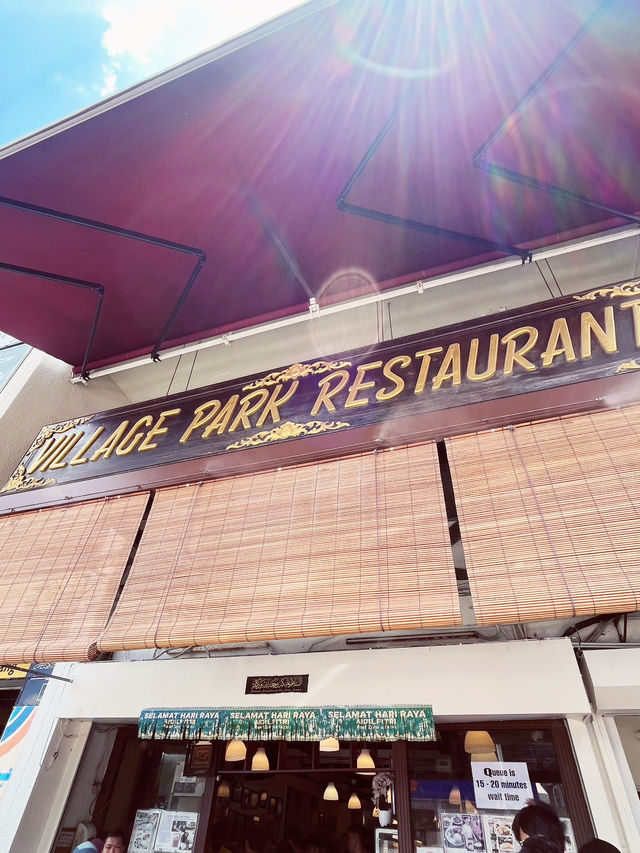Village Park Restaurant: The Legendary Nasi Lemak of Damansara! 🌿🍛