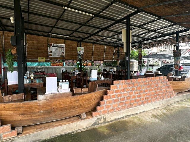 ร้านก๋วยเตี๋ยวเรือรสนิยม สาขา2เชียงใหม่