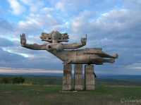 【ジョージア】丘の上に立つふしぎなモニュメント「Angel of Peace」
