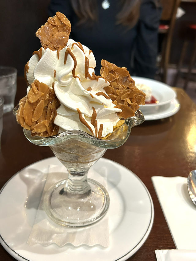 【渋谷🇯🇵】まるでパリのカフェVIRON 🇫🇷クラシックな空間で味わう幸せデザート🍨  【渋谷🇯🇵】まるでパリのカフェVIRON 🇫🇷クラシックな空間で味わう幸せデザート🍨