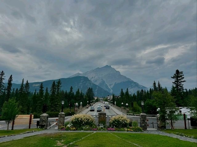 A Majestic Escape into the Canadian Rockies A Majestic Escape into the Canadian Rockies