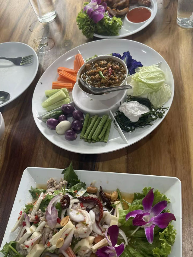 ครัวห้วยทราย ร้านอาหารย่านเพชรบุรี 🥰🧸