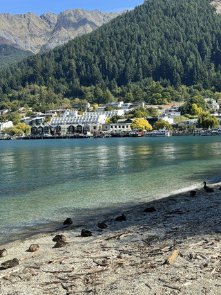 【Queenstown】Indulge in a Luxurious Moment by the Lakeside at "Queenstown Bay Beach"