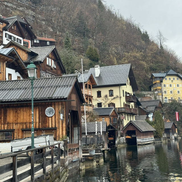 🏔️ HALLSTATT — AUSTRIA’S SNOWY FAIRYTALE VILLAGE ❄️🇦🇹