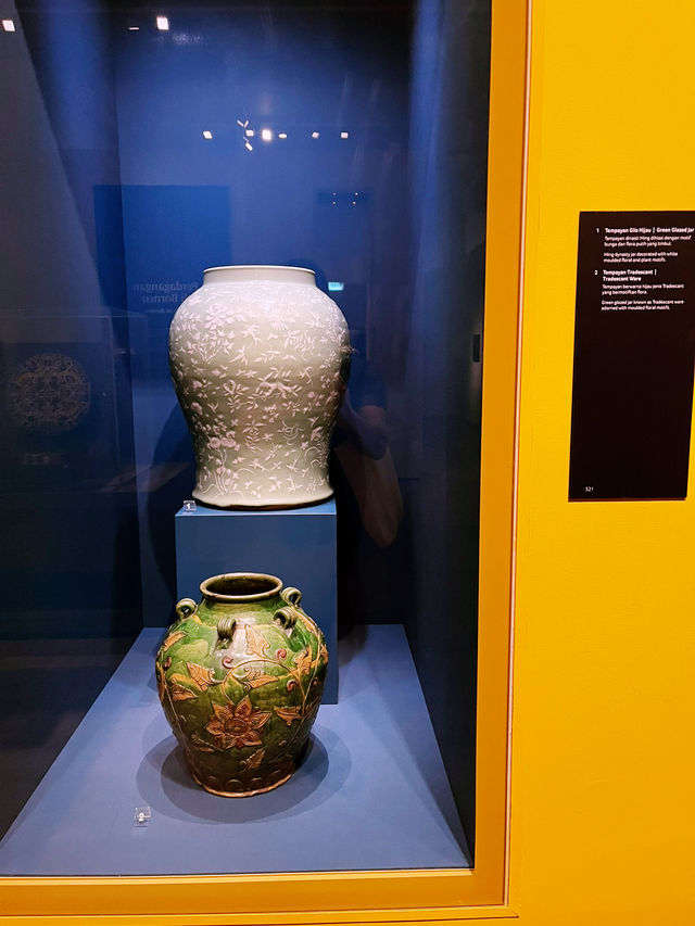 “Porcelain Treasures at Borneo Cultures Museum” “Porcelain Treasures at Borneo Cultures Museum”