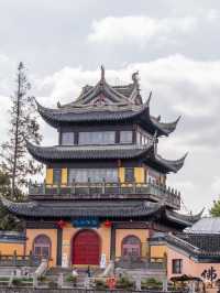 A Quiet Temple Moment in the Middle of Zhujiajiao 🕯️