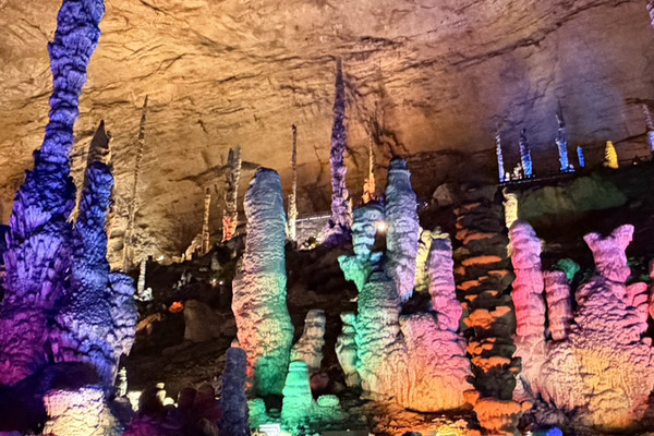 Huanglong Dong (Yellow Dragon Cave) — A Journey Into an