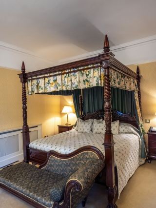 住んでいるような感覚を味わえる城、ロープの向こう側ではない