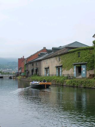 A Romantic Symphonic Poem: A Documentary of a One-Day Stroll in Otaru, Hokkaido.