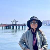 청초호 한가운데에 떠있는 정자