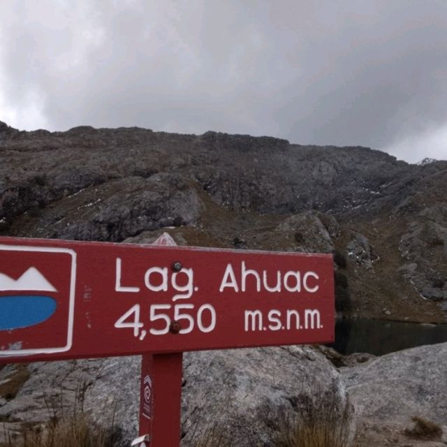 A big challenge to visit four lakes in one day from Huaraz by myself 