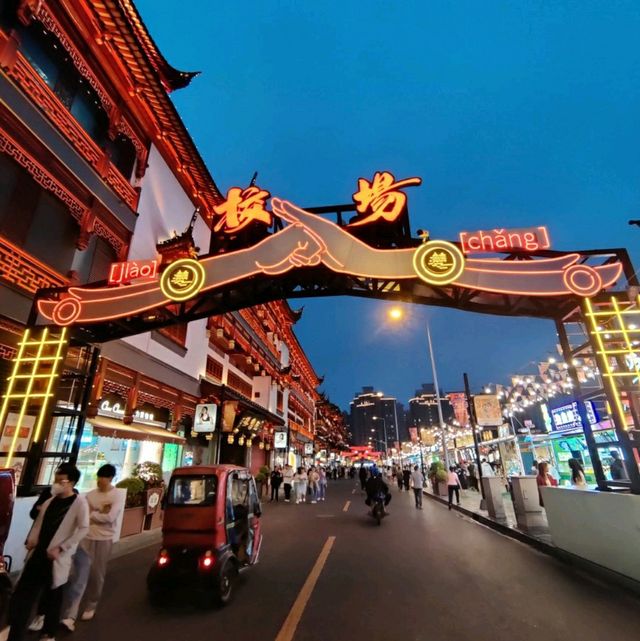 Yu Garden and its vibrant Surroundings 💫