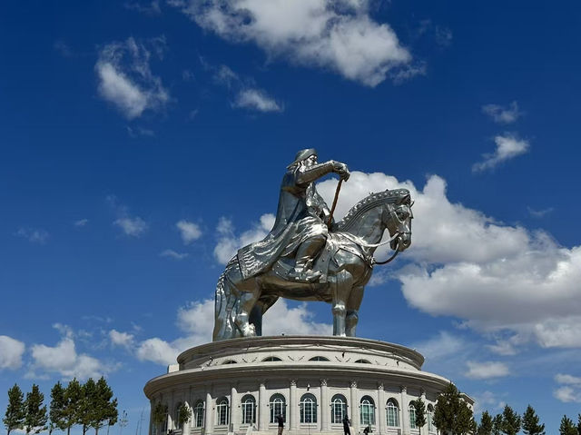 蒙古国🇲🇳乌兰巴托成吉思汗騎馬雕像