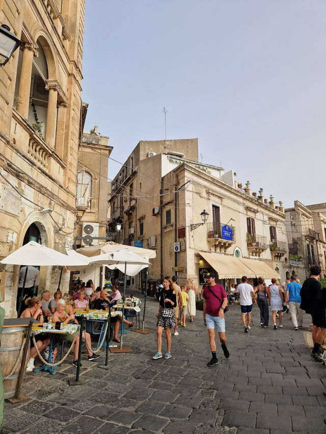 This gorgeous town is just 1 hour from Catania — and feels like a dream🇮🇹