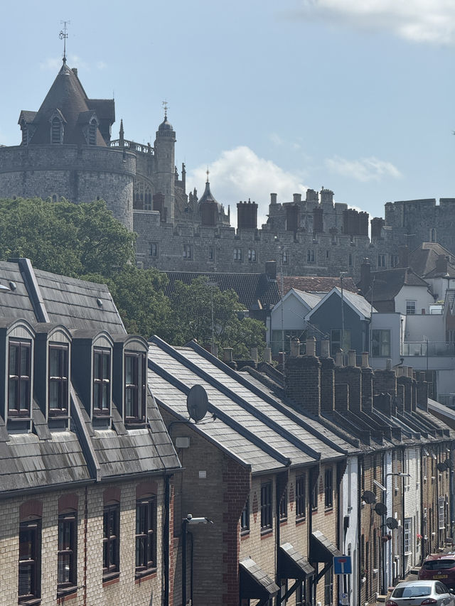 Explore Windsor Castle: A Majestic Royal Residence 👑
