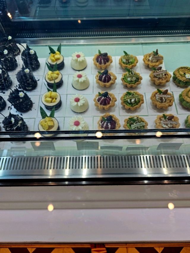 🍰 Discover Bread & Butter Bakery in Da Nang