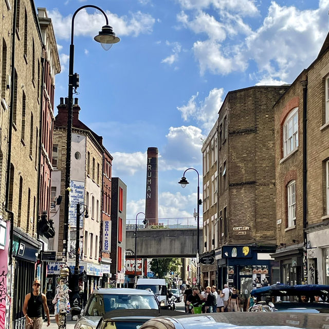London🇬🇧Shoreditch & Its Canvas of Graffiti: London's Urban Art Gallery! 🏙️✨