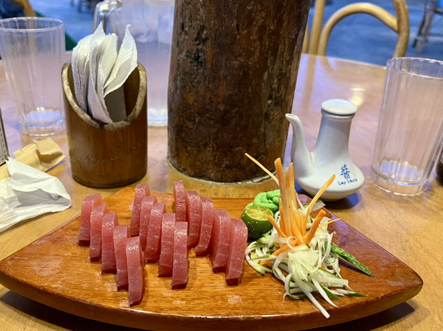 A Flavorful Night at Kinabuchs Grill & Bar – Puerto Princesa’s Iconic Dining Spot! 🌟🐊  