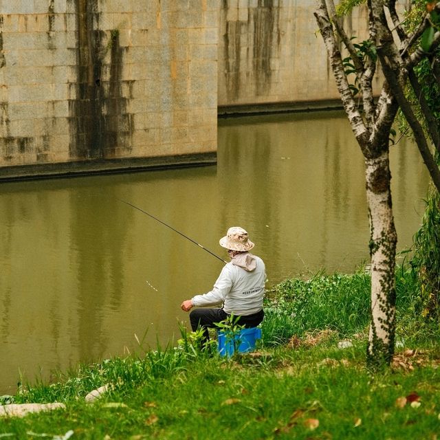 Casting Calm – Fishing by the Riverside in Yushan County 🎣🌅