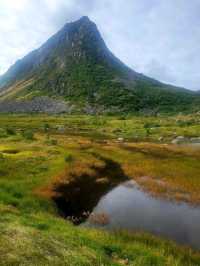 🏔️ Lofoten, Norway — Dramatic Peaks, Quiet Fjords, and Storybook Villages