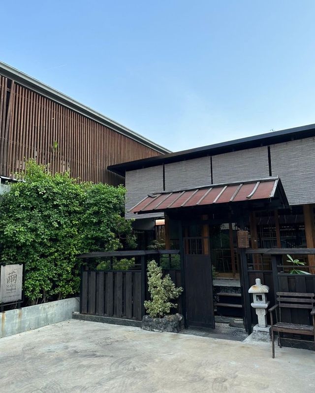 Girlfriend is here and everything is good, Mayu Japanese-style hotel in Bangkok.