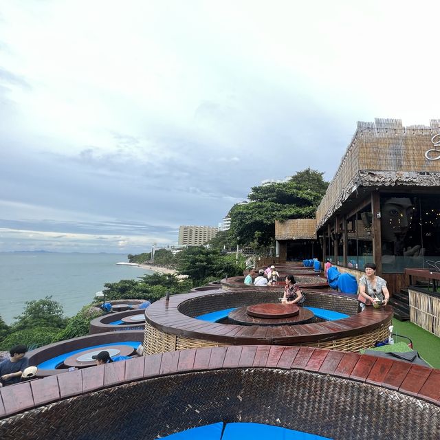 打卡泰國芭提雅懸崖鳥巢餐廳