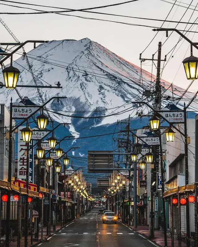 雄大なる壮観：富士山の壮大な美を探索！🗻🌄