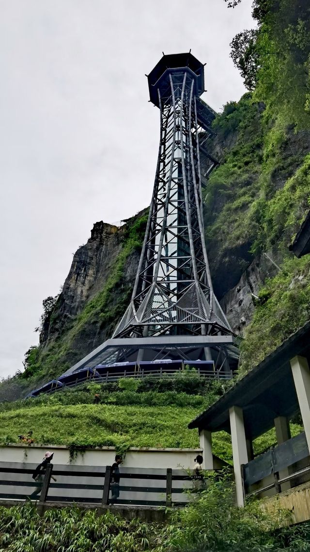 雲龍地縫-恩施大峽谷