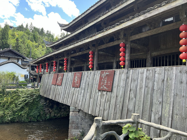 三層樓的風雨橋