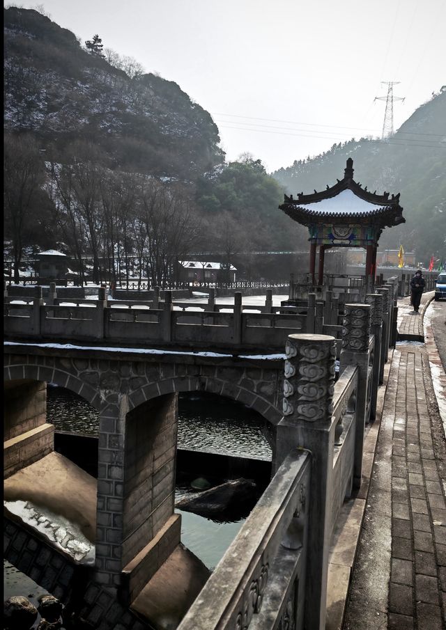 太白山：太白廟，神功石