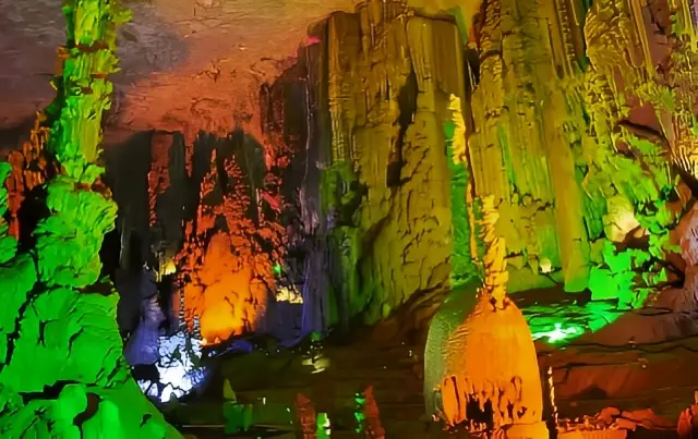 The Fantasy Weaving Gold Cave, an underground art treasury and karst museum