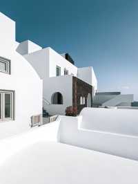 🌟 Santorini's Grace Hotel: A Gem on the Cliffs 🌅