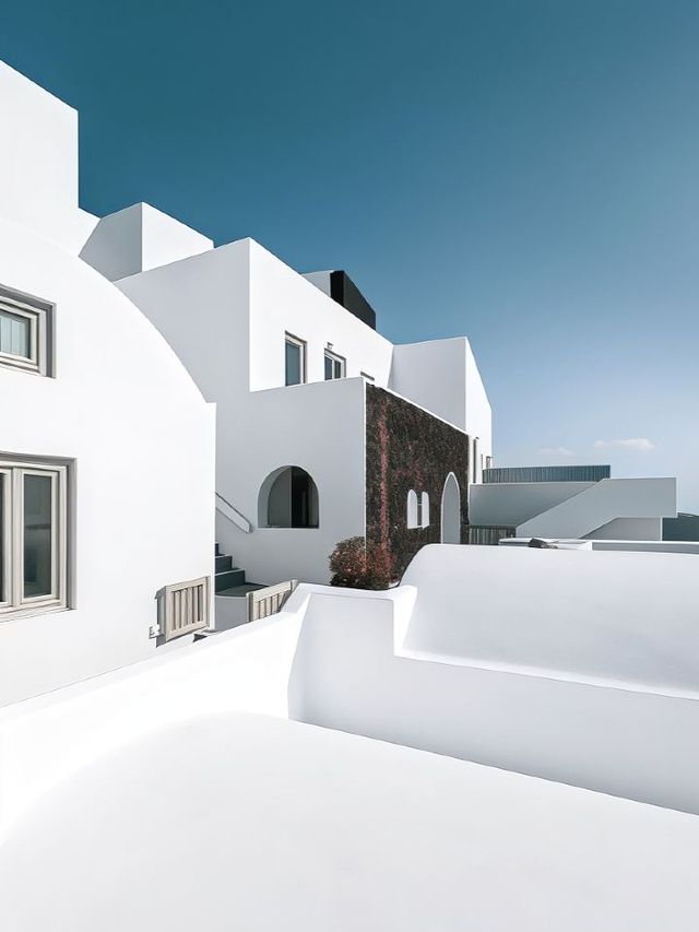 🌟 Santorini's Grace Hotel: A Gem on the Cliffs 🌅