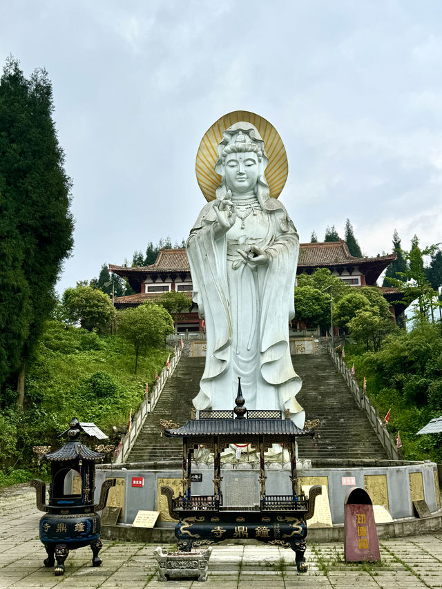 座落於什邡蓥華山｜避暑勝地歡迎你