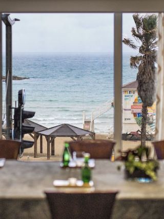 ๐ Tel Aviv's Top Stays: Cozy Corners & Breakfast Delights ๐