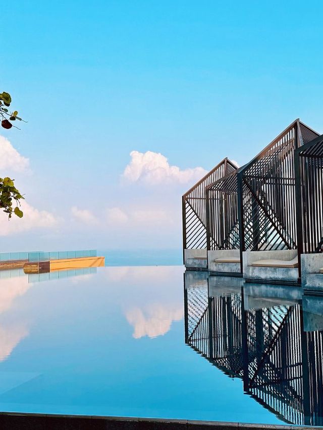 🌊 Pattaya's EDGE: Infinity Pools & Sea Views 🏨