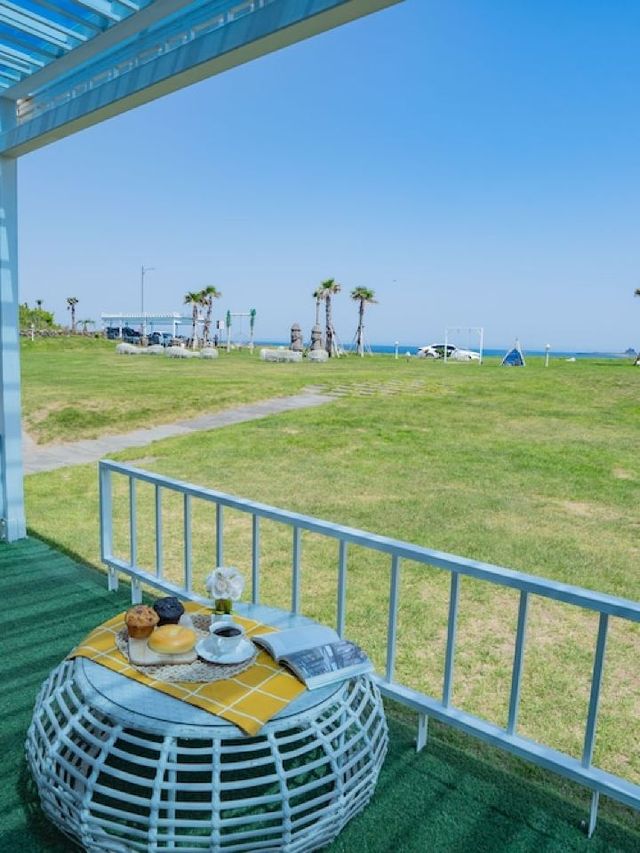 🌞🌙 Jeju's Sun and Moon Resort: Beachside Bliss & Views 🏖️🌊
