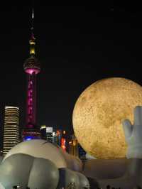 朋友圈問瘋了魔都黃浦江畔驚現懷抱“超級大月亮”