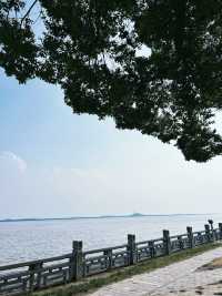 海寧鹽官旅遊度假區｜國慶去哪裡玩，錢塘江大潮會給出答案。