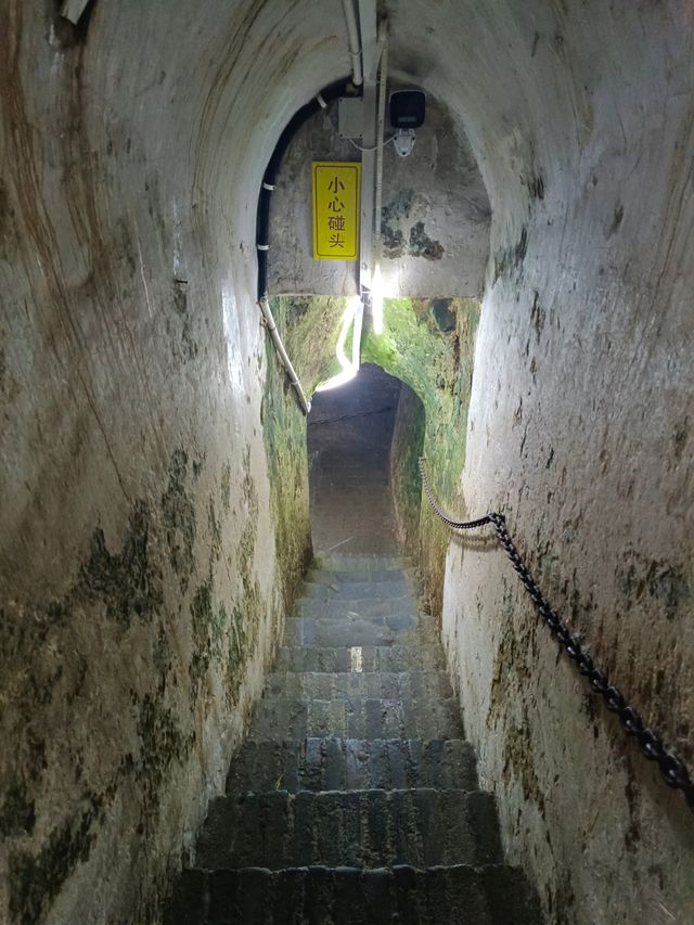 全國重點文保單位，中國唯一完整保存至今的清代知府衙門。南陽府衙始建於元朝，距今已有七百五十多年歷史。