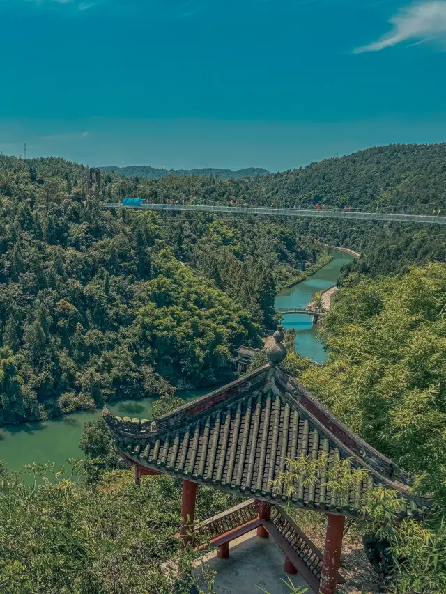 成都國慶這樣過｜探秘四川喀斯特溶洞奇境。