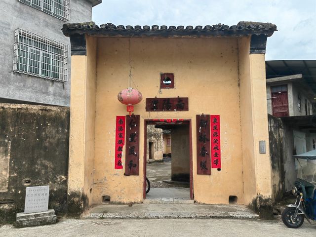廣西鹿寨仁里屯鄧氏堂祠。
