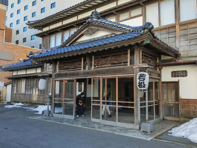 Wakamatsu Hot Spring Ryokan | Amazing open-air hot spring experience by the sea.