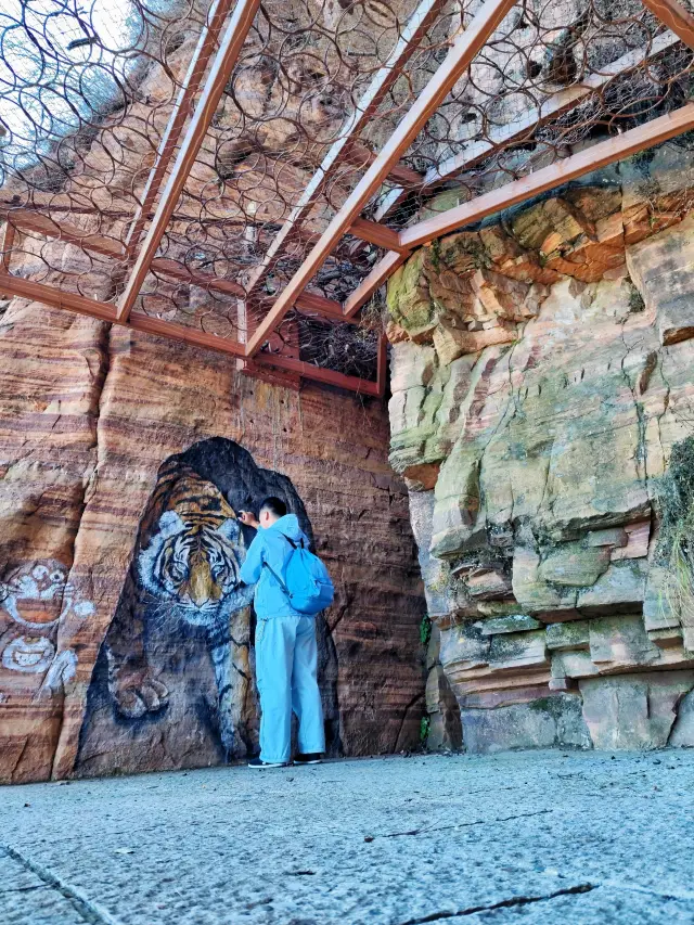 East Taihang Mountain in Handan: Rain Shelter and Tiger Painting