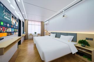 This newly opened hotel near Quanzhou Railway Station is worth a try. 