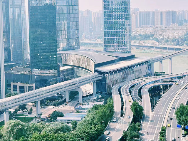 重慶市渝中區懸崖徒步景點：半山崖線，適合拍照打卡親子遊戲、週末閒暇度假地！
