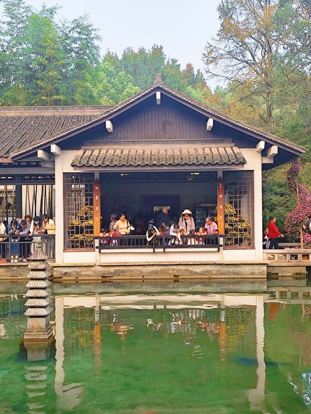 一年四季花不同，還有藝術館可以打卡