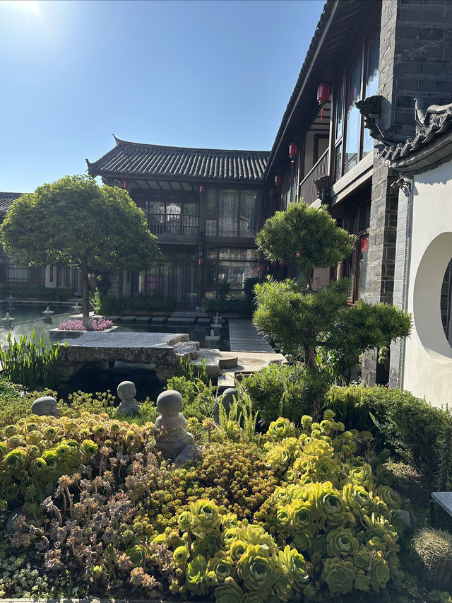 喺麗江，邂逅泊心雲舍，與美好相逢。